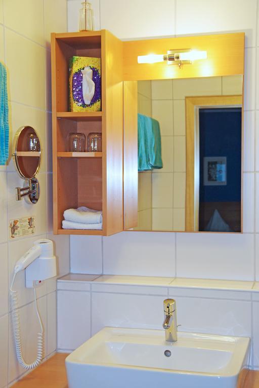 Loewenhof Hotel Krumbach Room photo